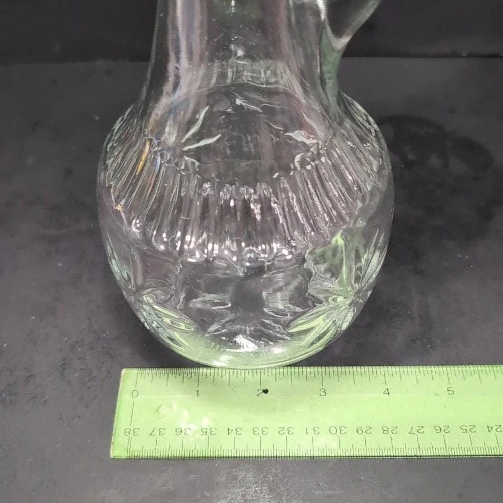 Mogen David Collector's‎ Empty Clear Wine Decanter, 3rd Series Limited Edition